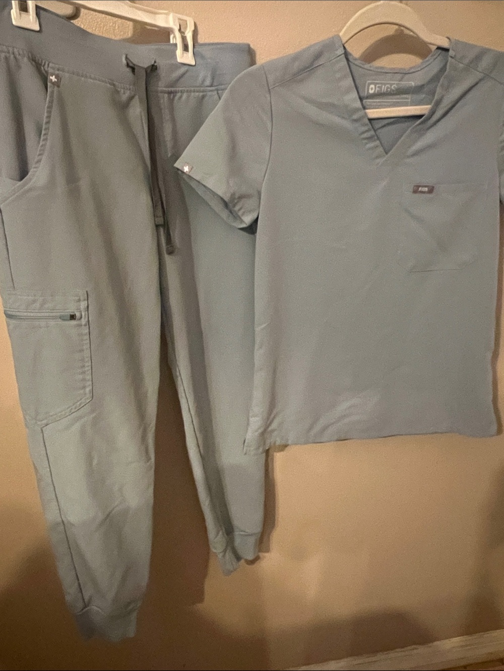 Figs Women's Dusty Blue Catarina Scrub Top & Zamora Jogger Set